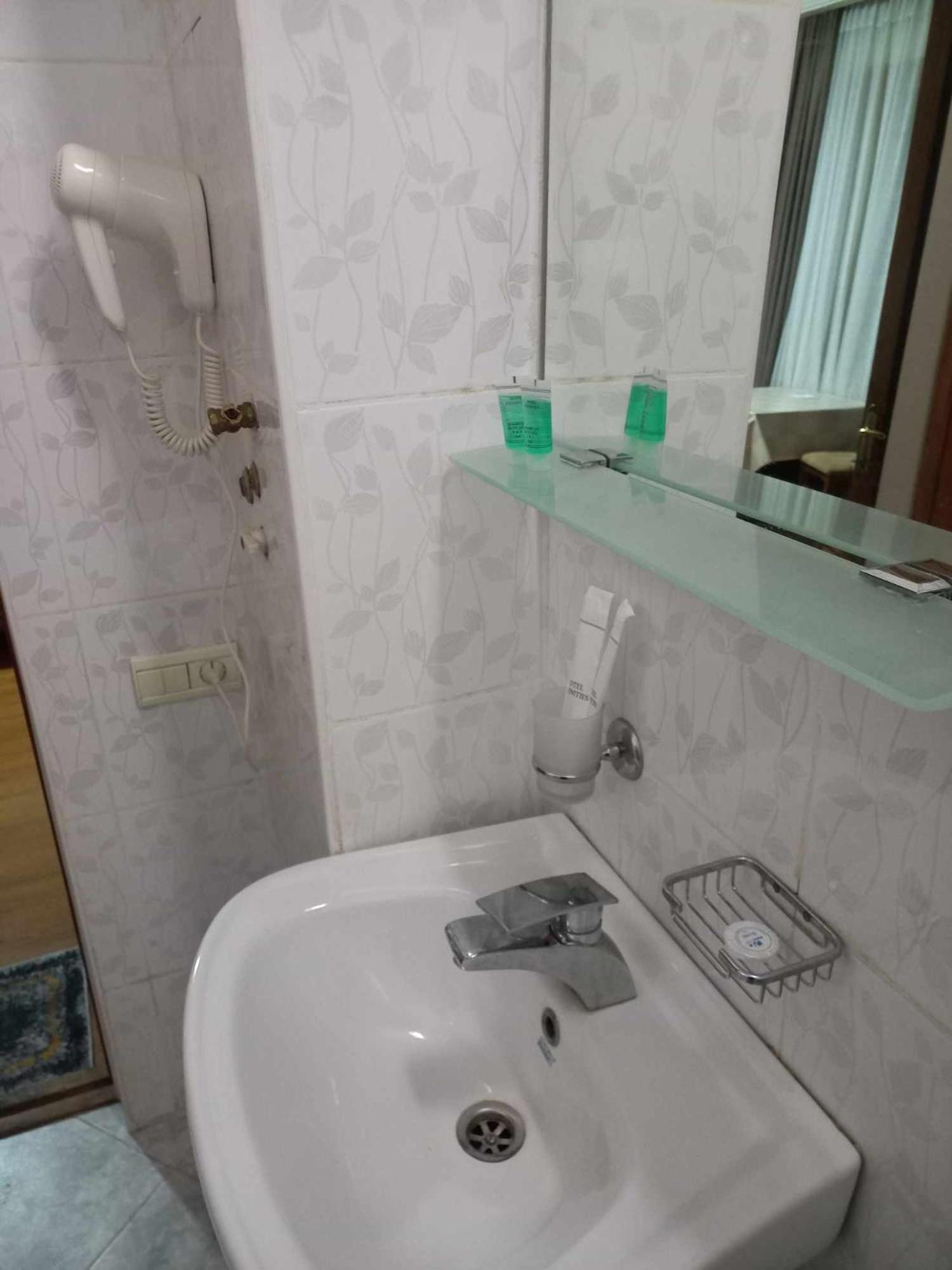 Valiko Hotell Tbilisi Exteriör bild